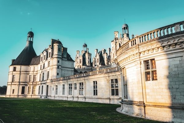  Les plus Beaux Châteaux et Jardins à Visiter en Bourgogne : Un Voyage dans l'Histoire et la Nature