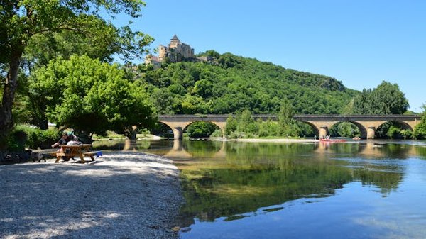 Séjours magiques en bord de rivière dans un camping en Dordogne
